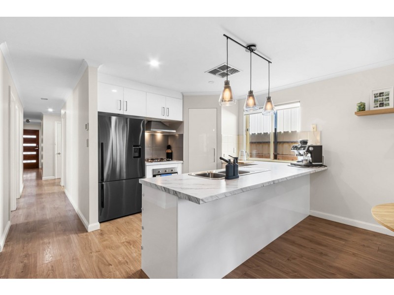 22 Thompson Circuit, Evanston Park SA 5116