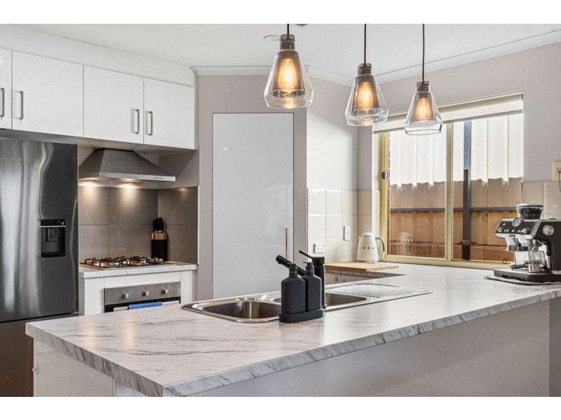 22 Thompson Circuit, Evanston Park SA 5116