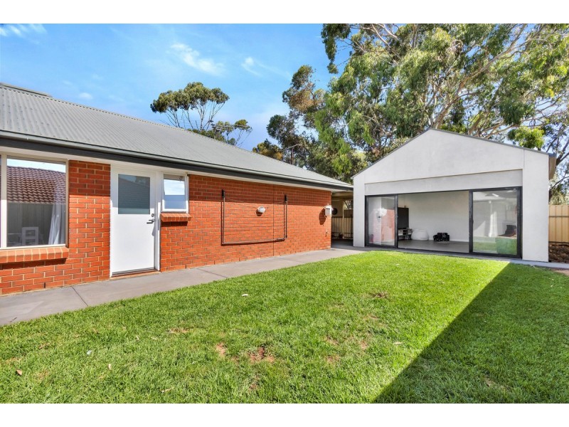 22 Thompson Circuit, Evanston Park SA 5116
