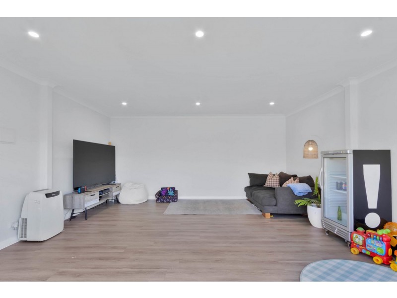 22 Thompson Circuit, Evanston Park SA 5116
