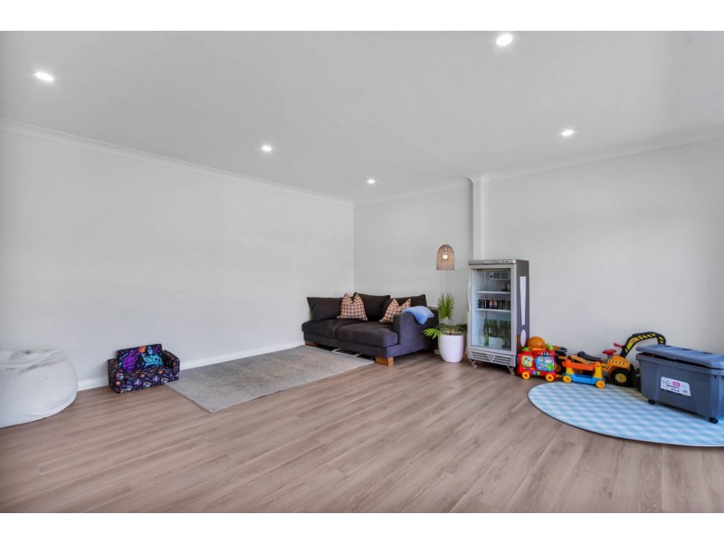 22 Thompson Circuit, Evanston Park SA 5116