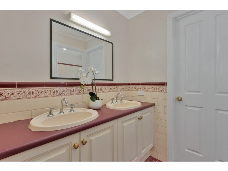 5 Crace Court, Evanston Park SA 5116