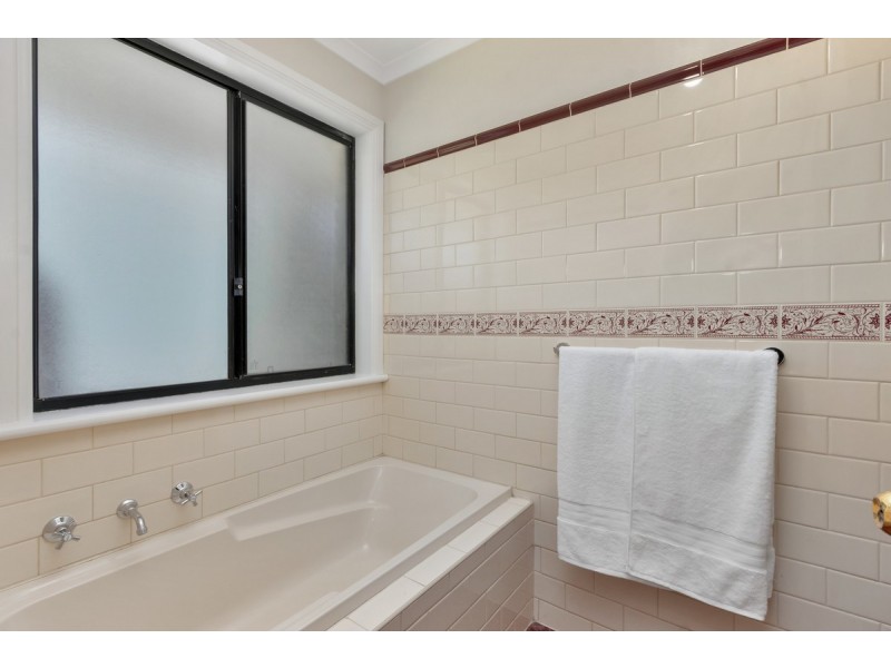 5 Crace Court, Evanston Park SA 5116