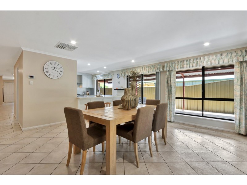 5 Crace Court, Evanston Park SA 5116