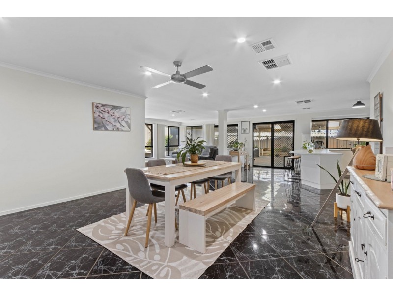 39 Gleeson Grove, Evanston Park SA 5116