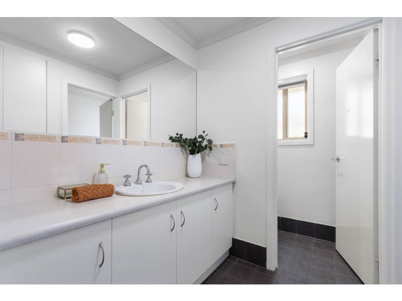 6 Challen Court, Evanston Park SA 5116