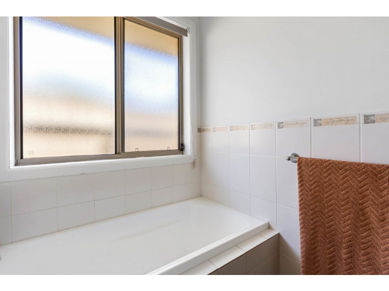 6 Challen Court, Evanston Park SA 5116