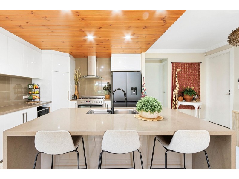 7 Thompson Circuit, Evanston Park SA 5116