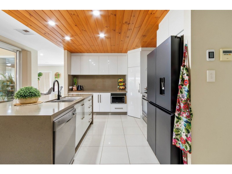 7 Thompson Circuit, Evanston Park SA 5116