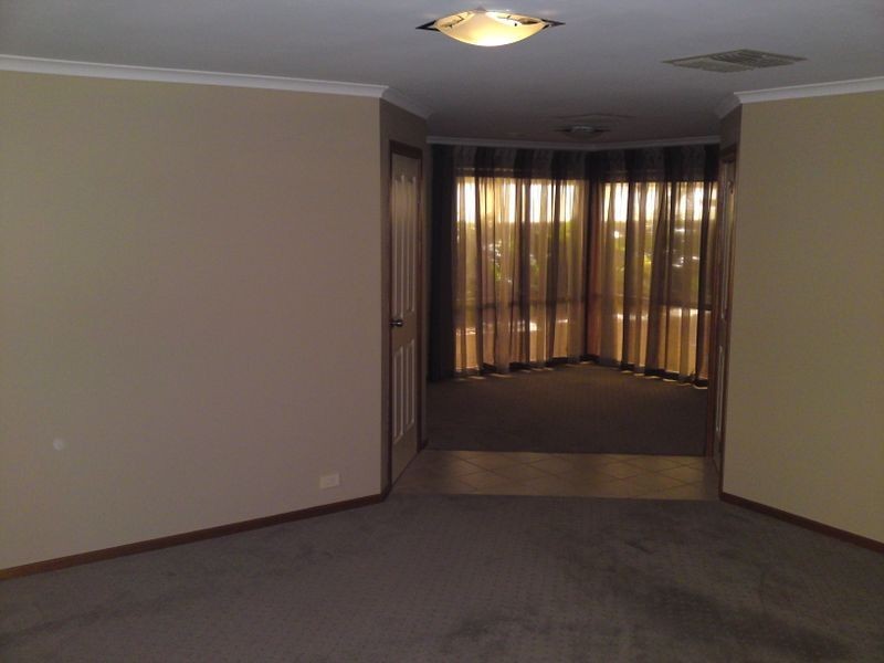 21 Whinnen Street, Evanston Park SA 5116