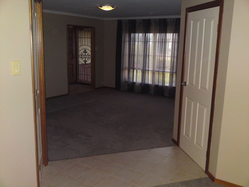 21 Whinnen Street, Evanston Park SA 5116