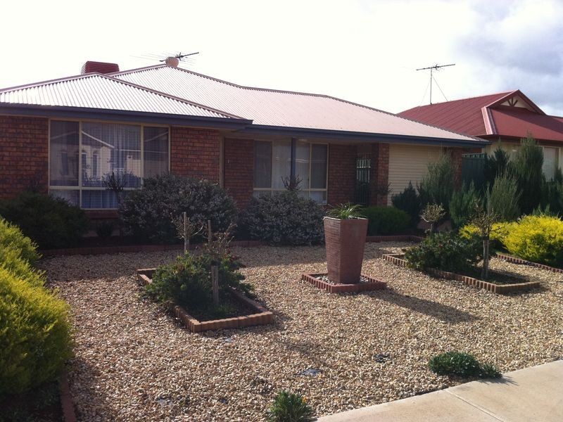 2 Selway Place, Evanston Park SA 5116