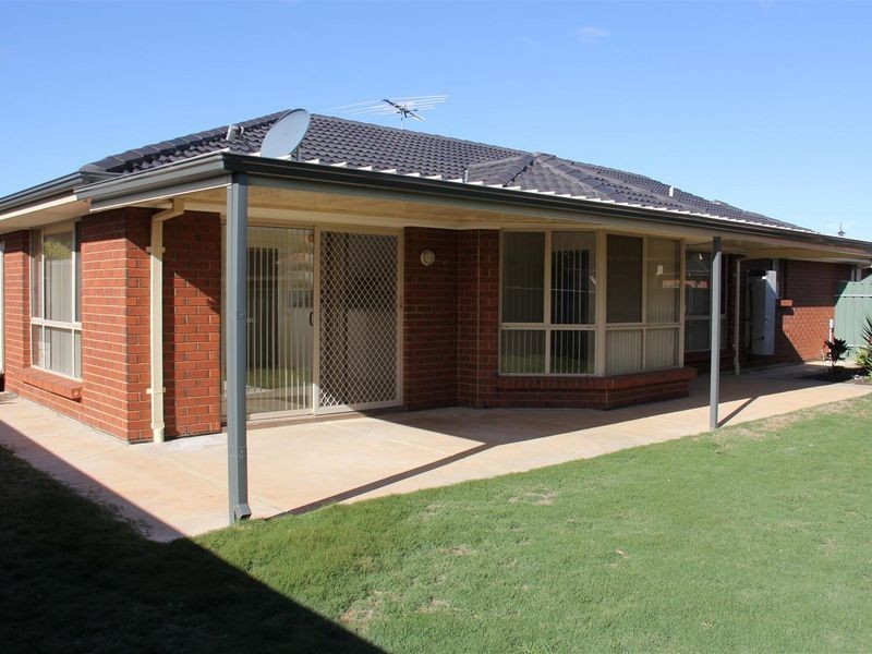 18 Lumsden Court, Evanston Park SA 5116