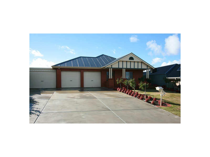 8 EAGLE COURT, Hewett SA 5118