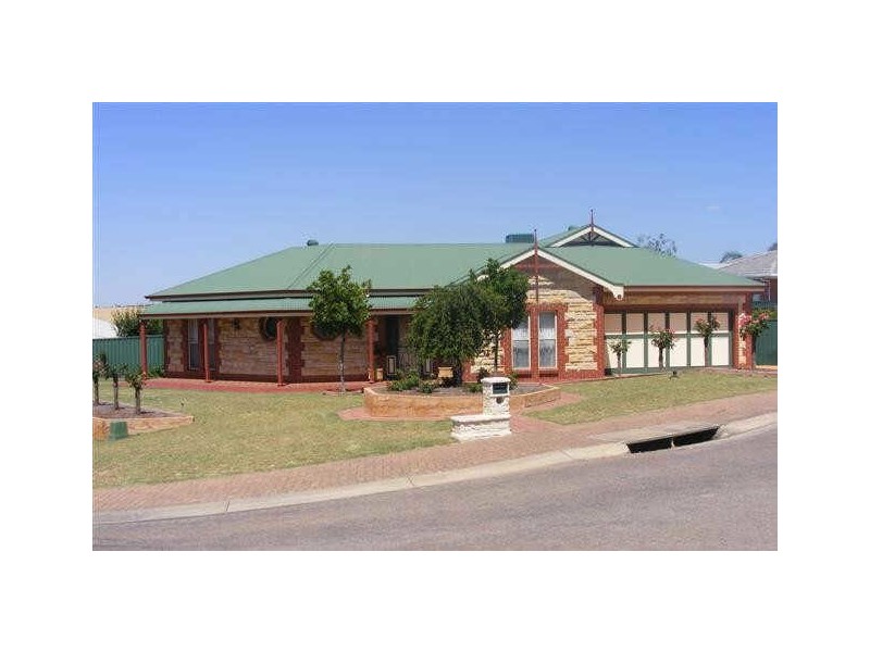 12 KINGFISHER DRIVE, Hewett SA 5118
