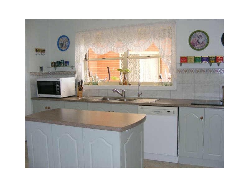 12 KINGFISHER DRIVE, Hewett SA 5118