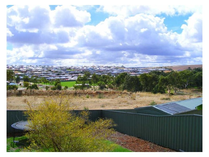 8 Goldfinch Way, Hewett SA 5118