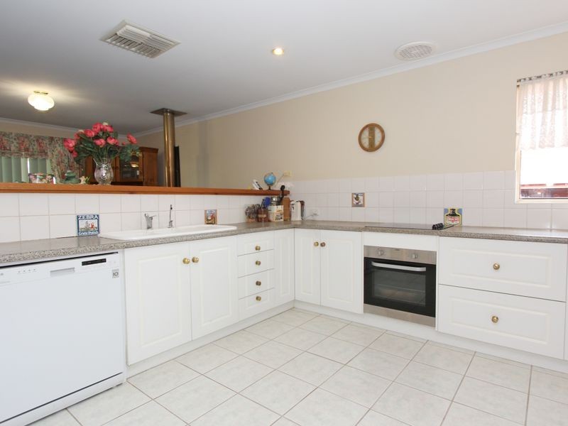 16 Knight Street, Willaston SA 5118