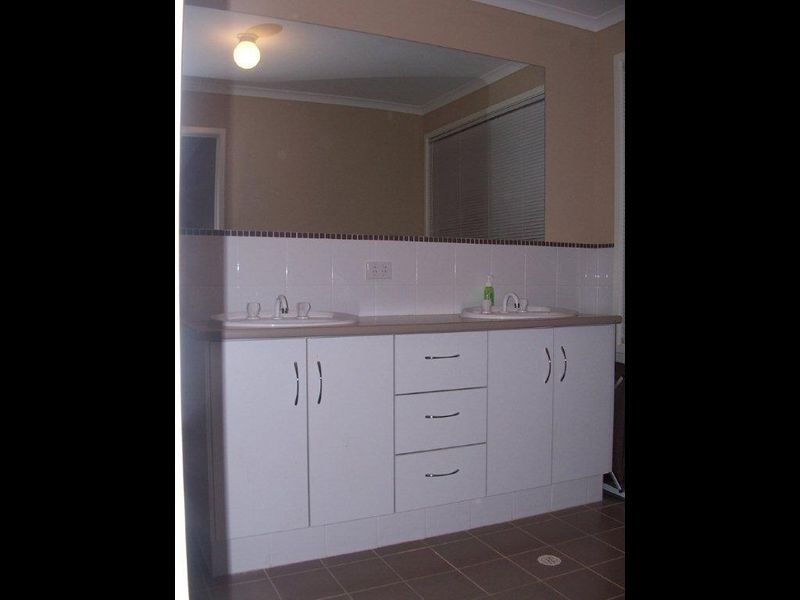 160 PRESIDENT AVENUE, Andrews Farm SA 5114