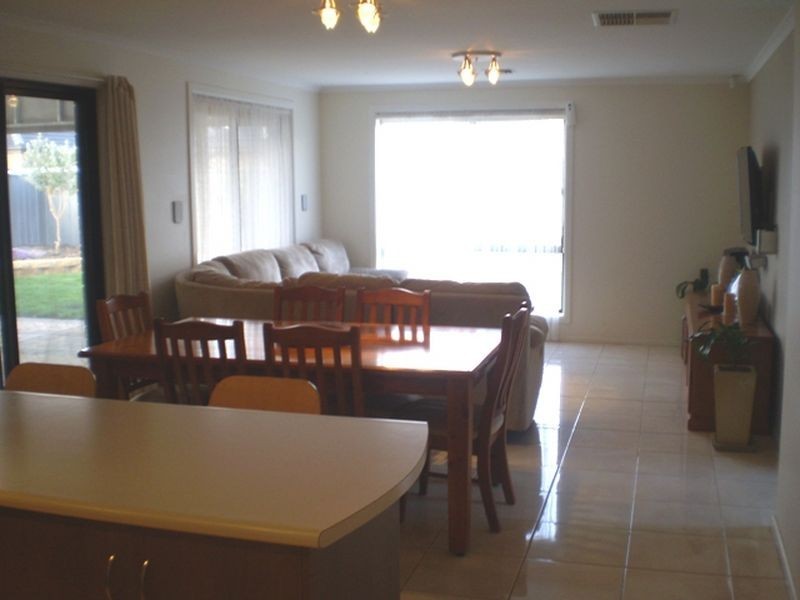 21 LAKESIDE DRIVE, Andrews Farm SA 5114