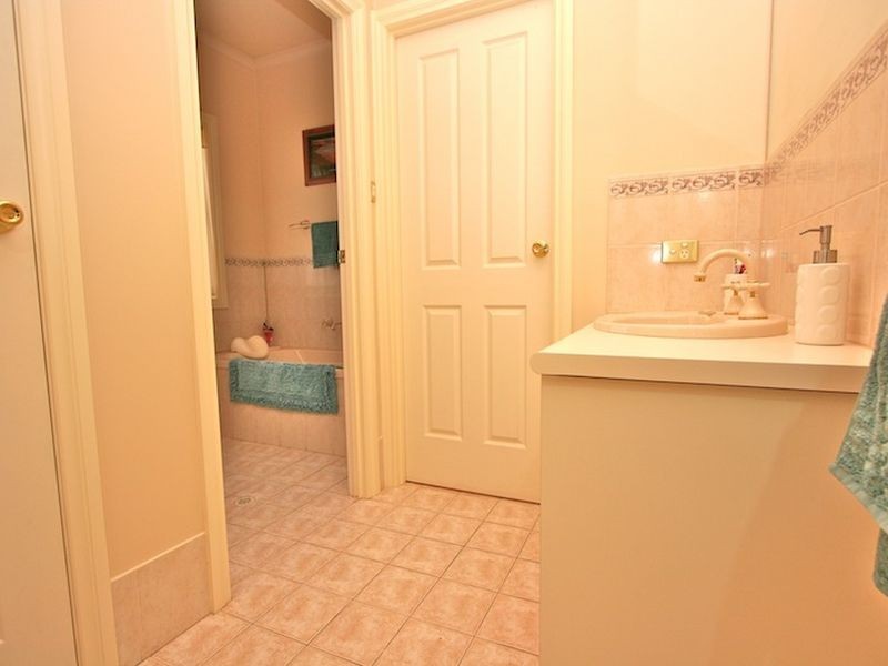 1 GERLACH GROVE, Evanston Park SA 5116