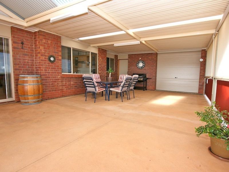2 Greaves Court, Evanston Park SA 5116