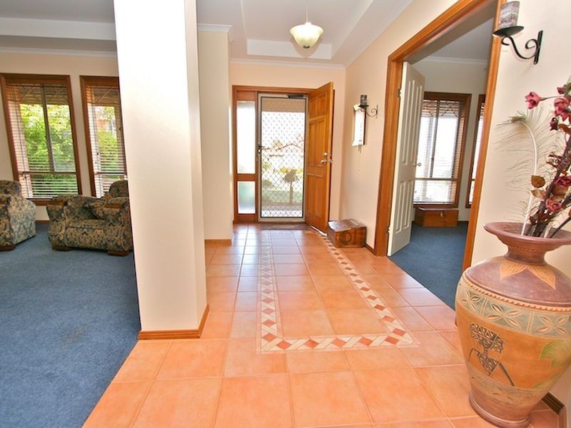 2 Greaves Court, Evanston Park SA 5116
