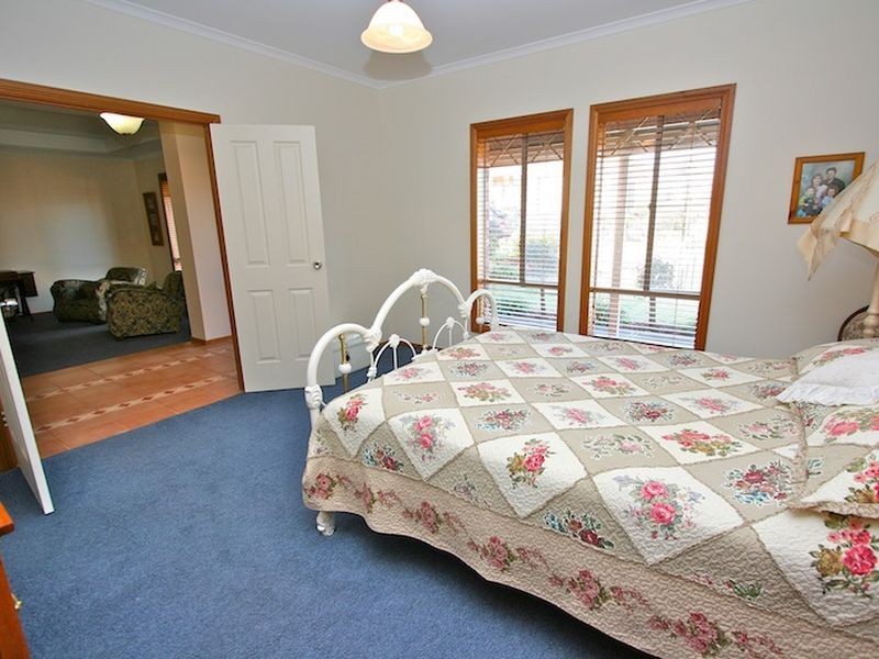 2 Greaves Court, Evanston Park SA 5116