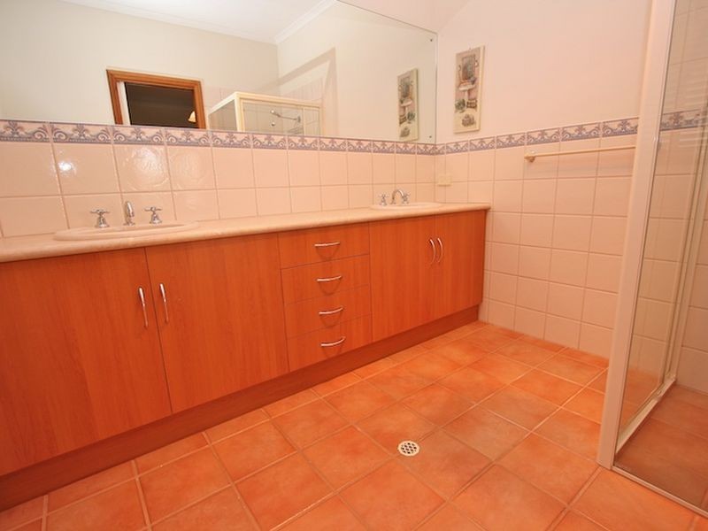 2 Greaves Court, Evanston Park SA 5116