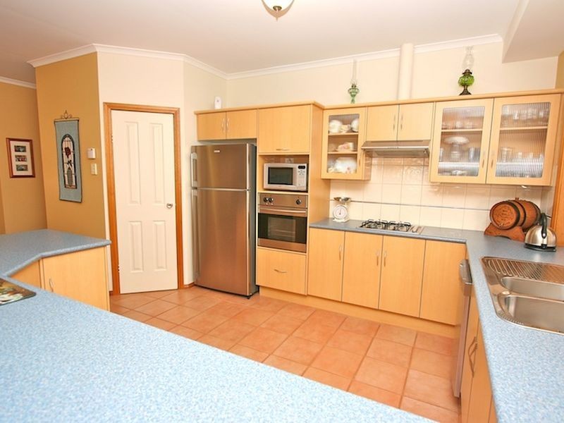 2 Greaves Court, Evanston Park SA 5116