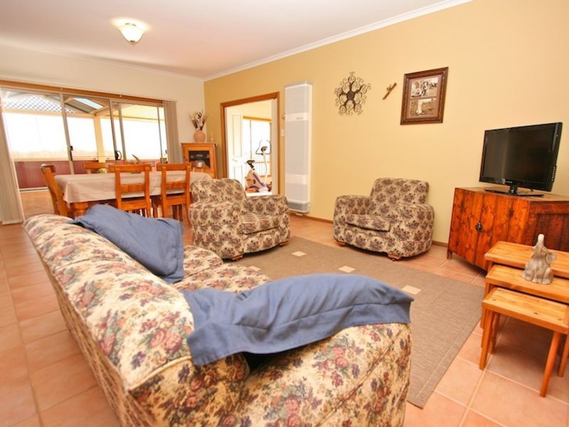 2 Greaves Court, Evanston Park SA 5116