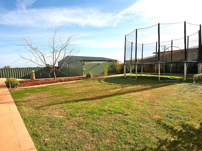 2 Greaves Court, Evanston Park SA 5116
