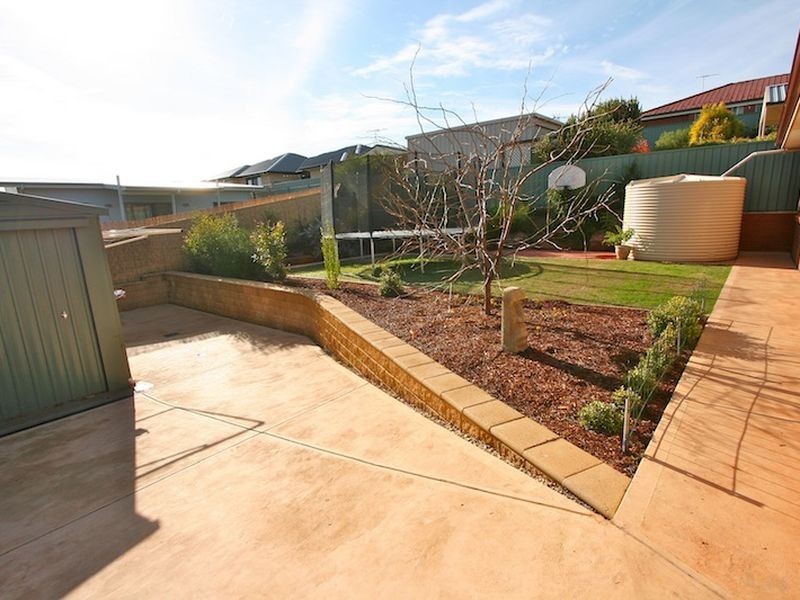 2 Greaves Court, Evanston Park SA 5116