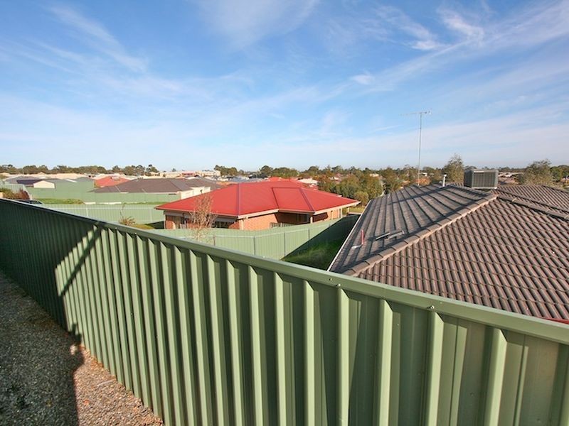 2 Greaves Court, Evanston Park SA 5116