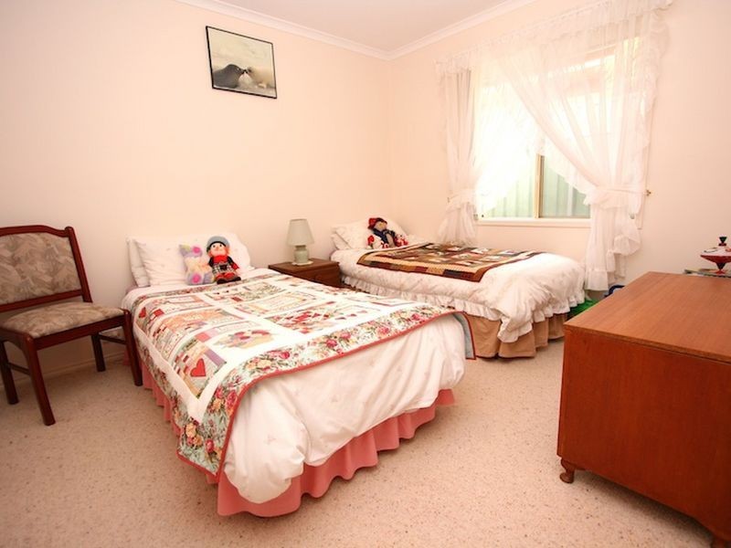 8 COLEMAN PARADE, Evanston Park SA 5116