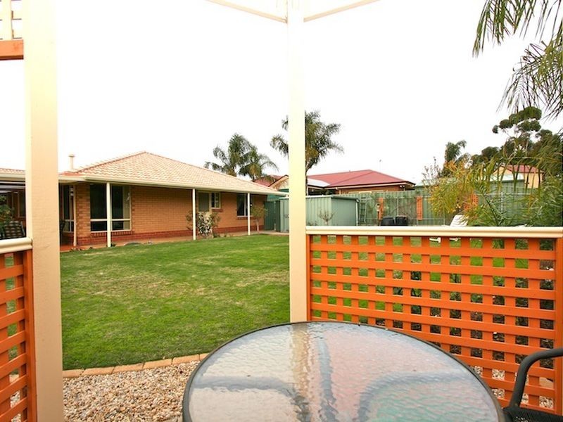 8 COLEMAN PARADE, Evanston Park SA 5116