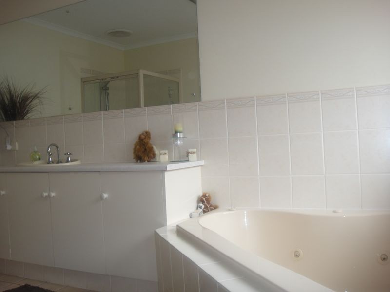 34 Thiele Crescent, Evanston Park SA 5116