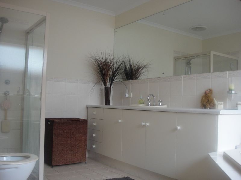 34 Thiele Crescent, Evanston Park SA 5116