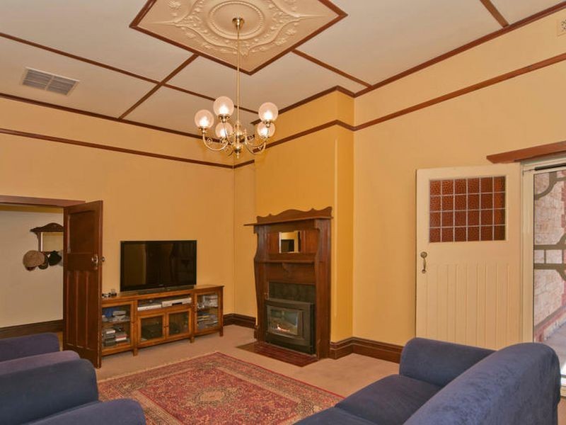 2 Holmes Street, Willaston SA 5118