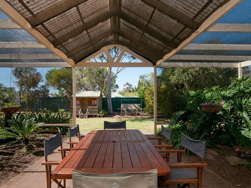 2 Holmes Street, Willaston SA 5118