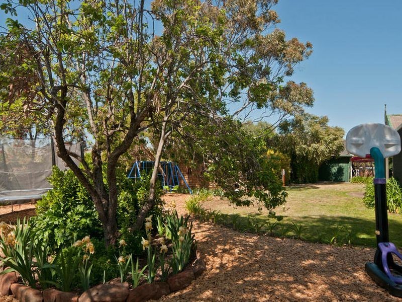 2 Holmes Street, Willaston SA 5118