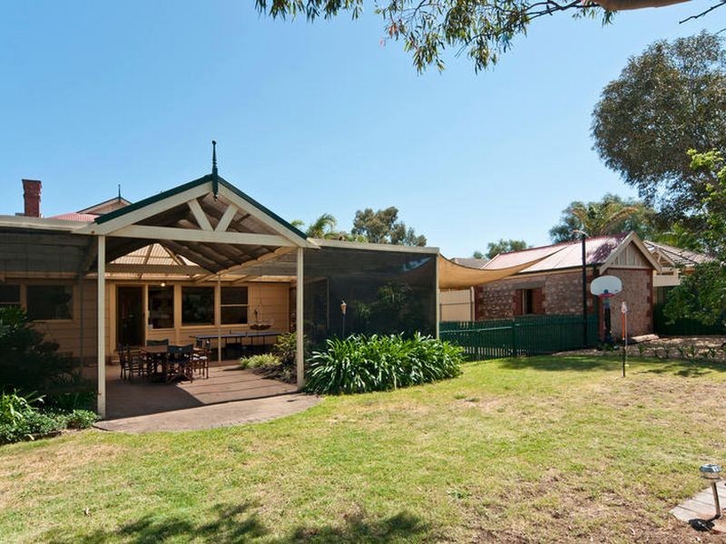 2 Holmes Street, Willaston SA 5118