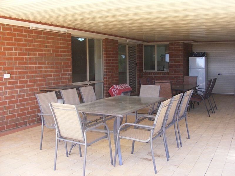 104 Sunnyside Drive, Evanston Park SA 5116