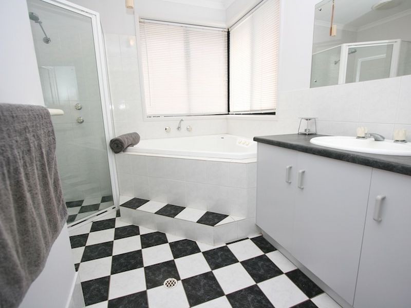 33 Burke Parade, Hewett SA 5118