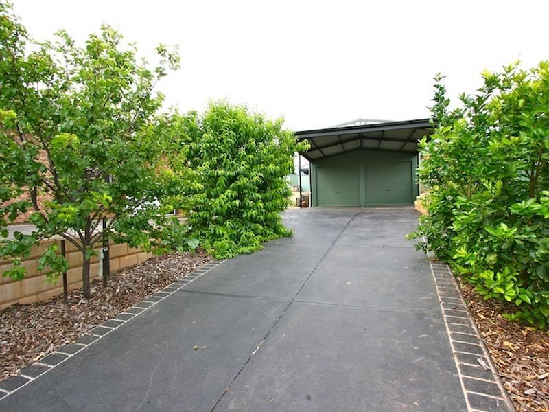 33 Burke Parade, Hewett SA 5118