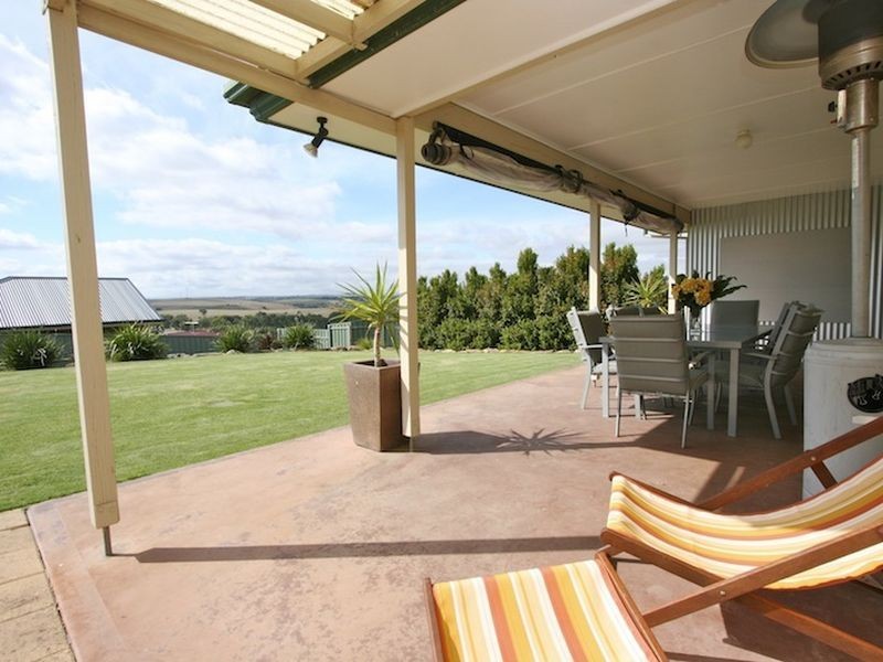 1 Falcon Drive, Hewett SA 5118
