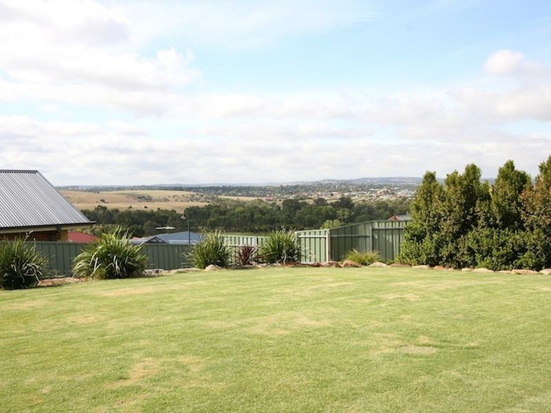 1 Falcon Drive, Hewett SA 5118
