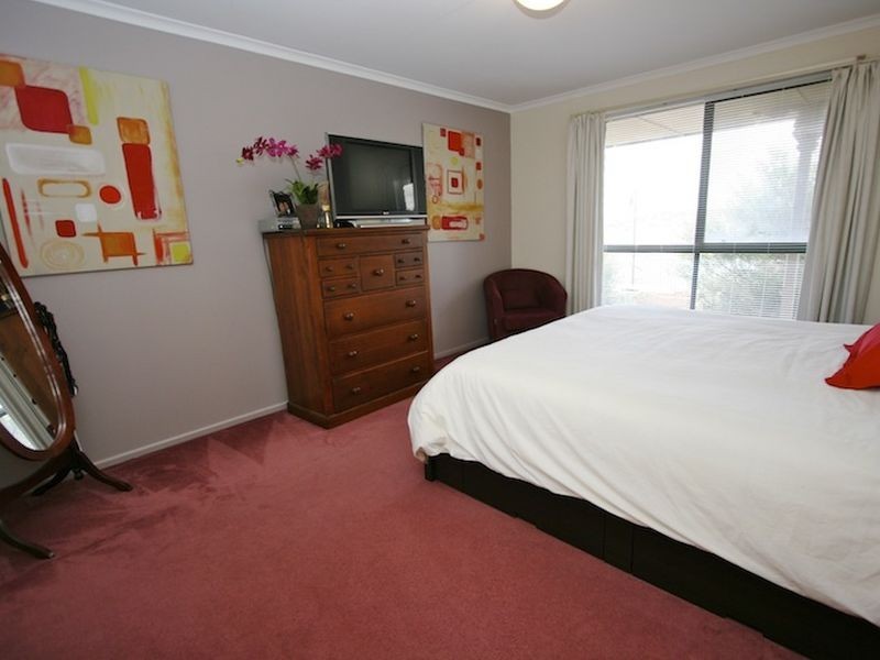 1 Falcon Drive, Hewett SA 5118