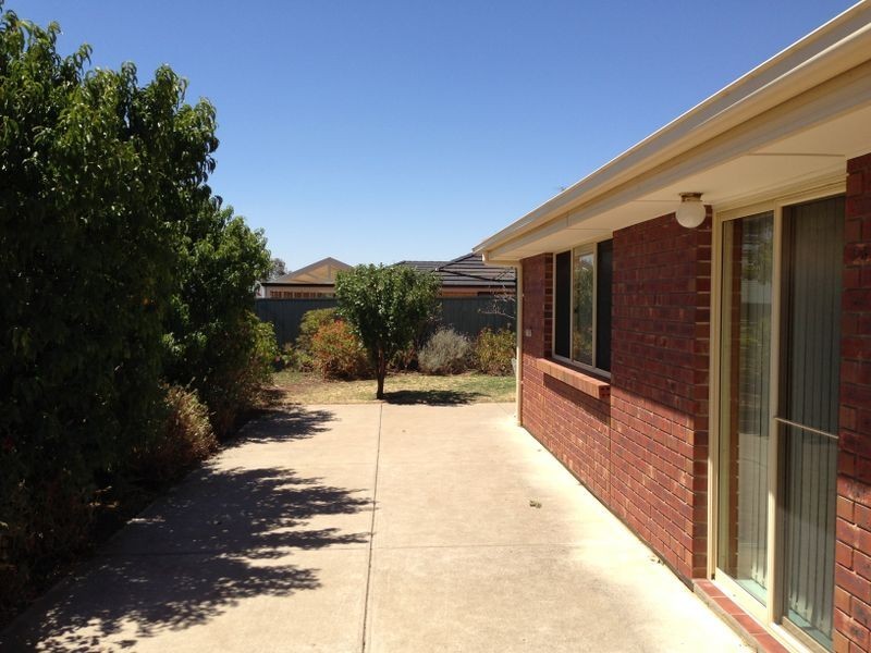 4 Selway Place, Evanston Park SA 5116