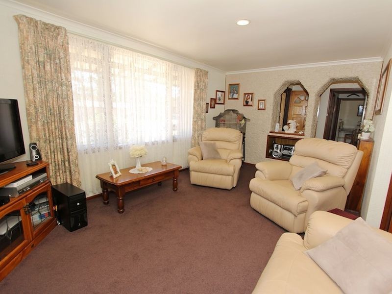 8 Jones Crescent, Elizabeth East SA 5112